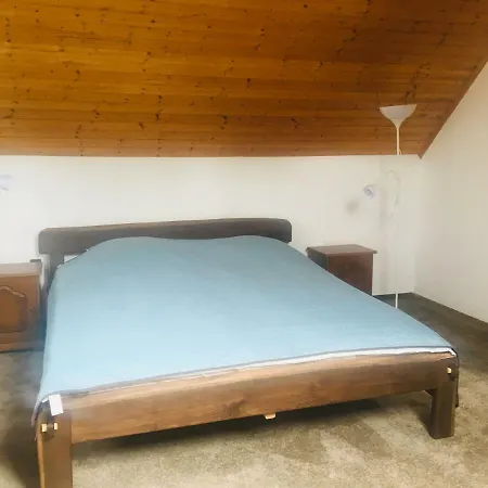 Uszo Apartman Апартаменты